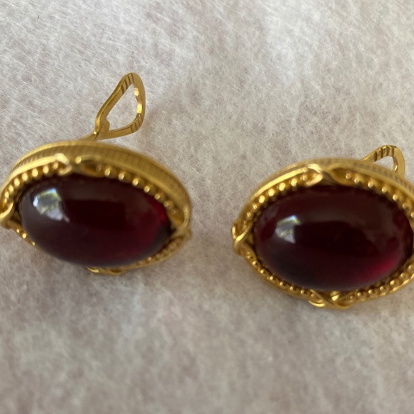 Ruby Red Glass Cabochon Vintage Earrings Oval Framed Gold Plated Vintage… - Picture 5 of 9